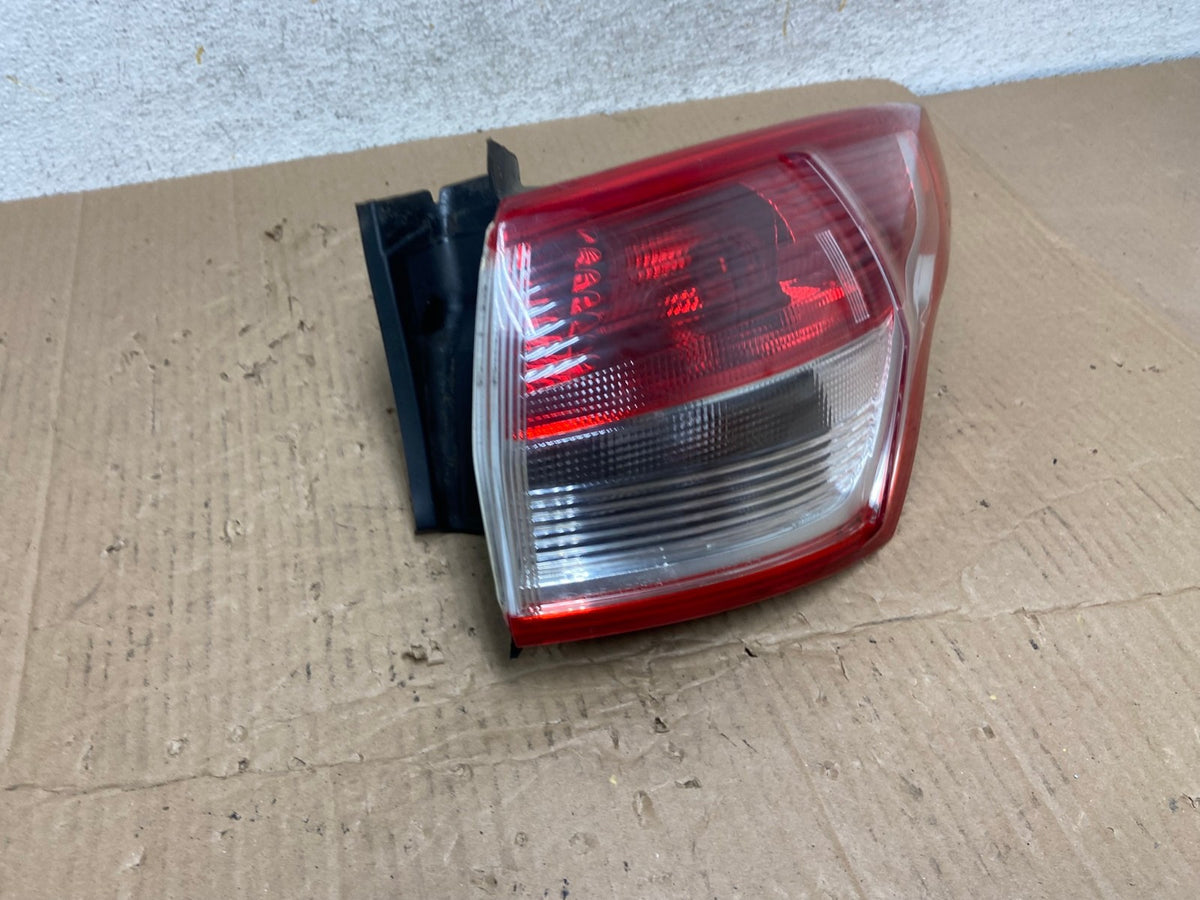 2013 to 2016 Ford Escape Right Passenger RH Side Tail Light AI1297 LK2
