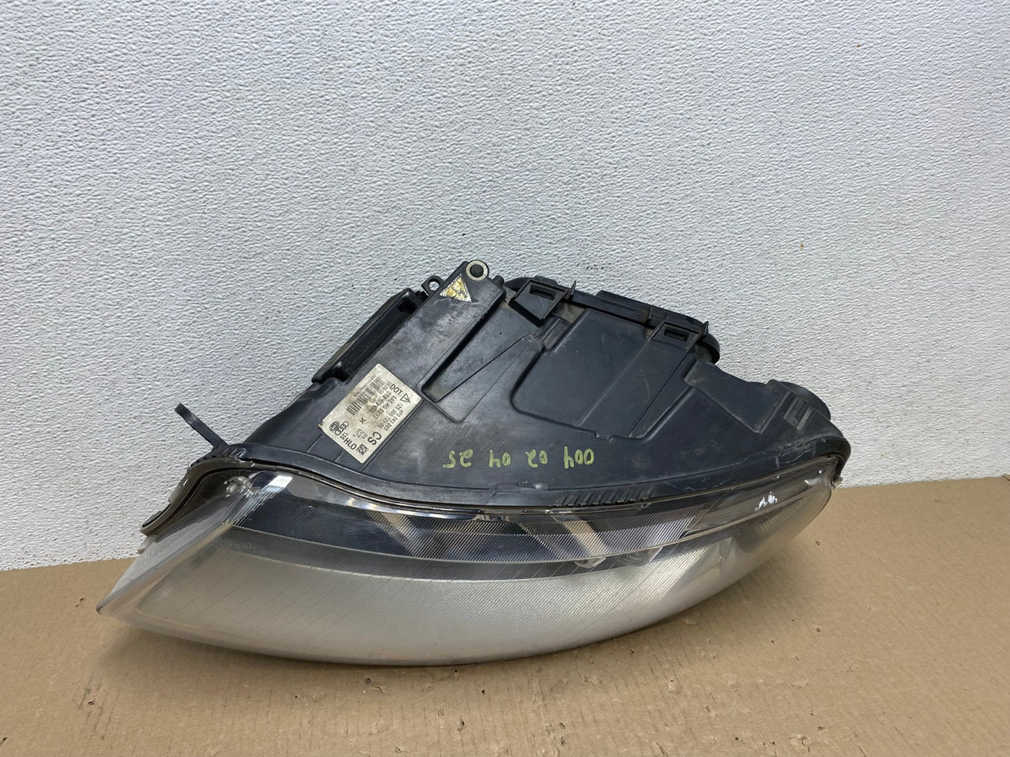 2005 to 2008 Audi A6 Left Driver Side Headlight Xenon HID AE9616 LK5