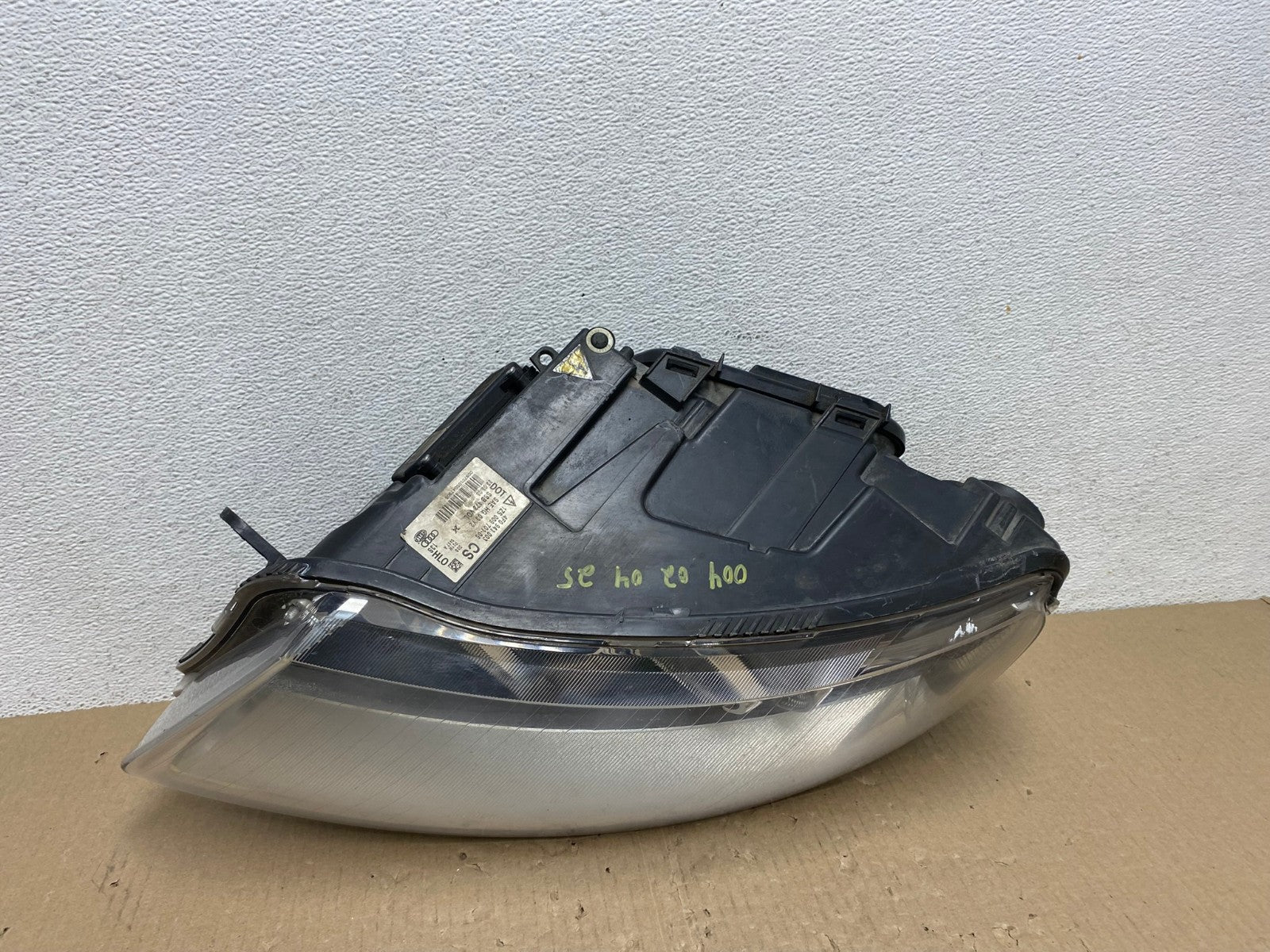2005 to 2008 Audi A6 Left Driver Side Headlight Xenon HID AE9616 LK5