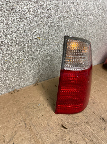 2000-2003 BMW E53 X5 Right Passenger Rh Side Tail Light Oem AA43602