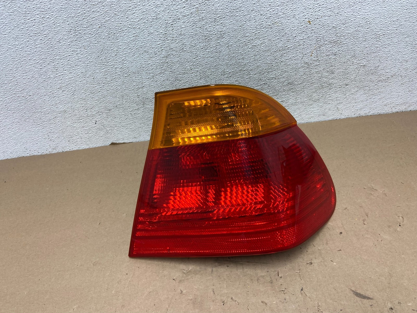 1999-2001 BMW 325i 330i E46 Right Passenger RH Side Tail Light AG40670