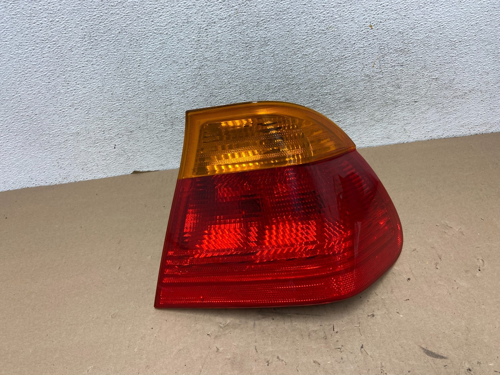 1999-2001 BMW 325i 330i E46 Right Passenger RH Side Tail Light AG40670