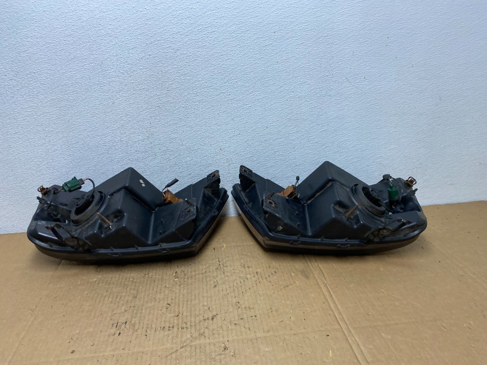 2004 to 2008 Ford F-150 F150 Left+Right Halogen Headlights AD1086 DW7