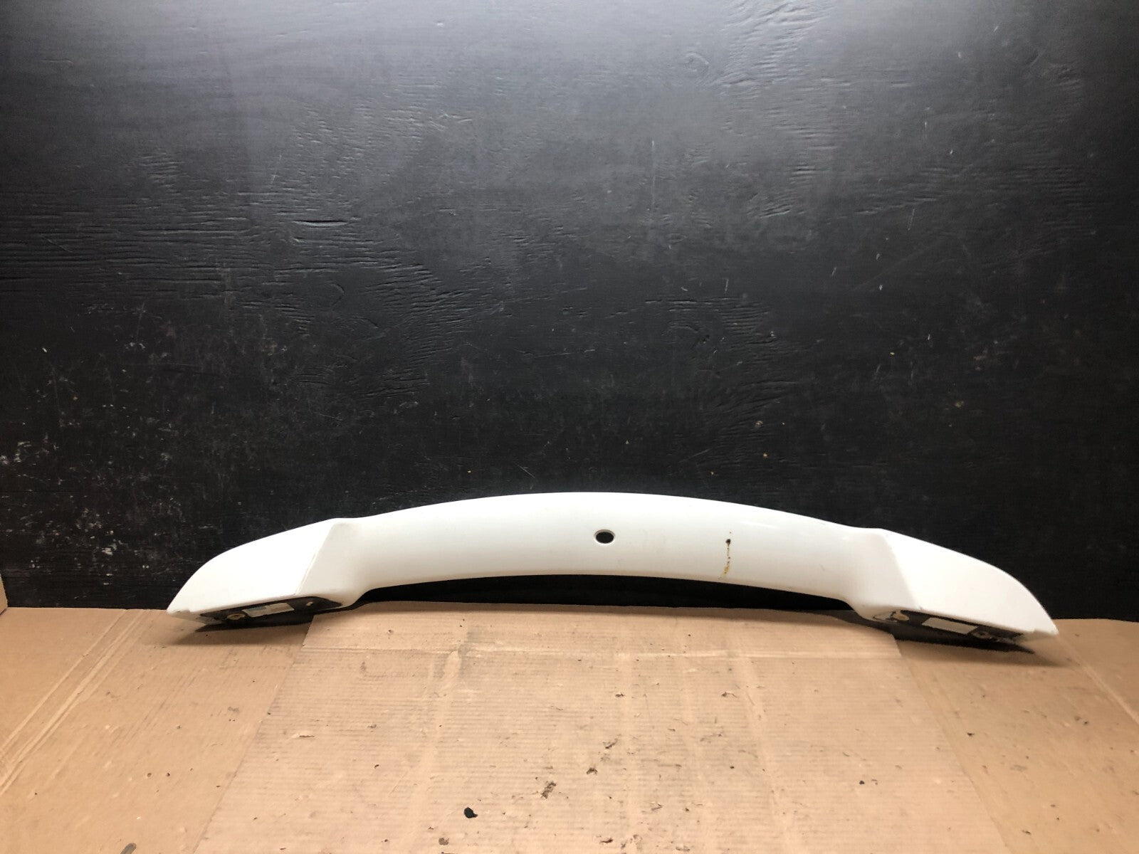 2008 to 2014 Land Rover LR2 Rear Trunk Tail Light Lift Gate Spoiler G7980 DG16