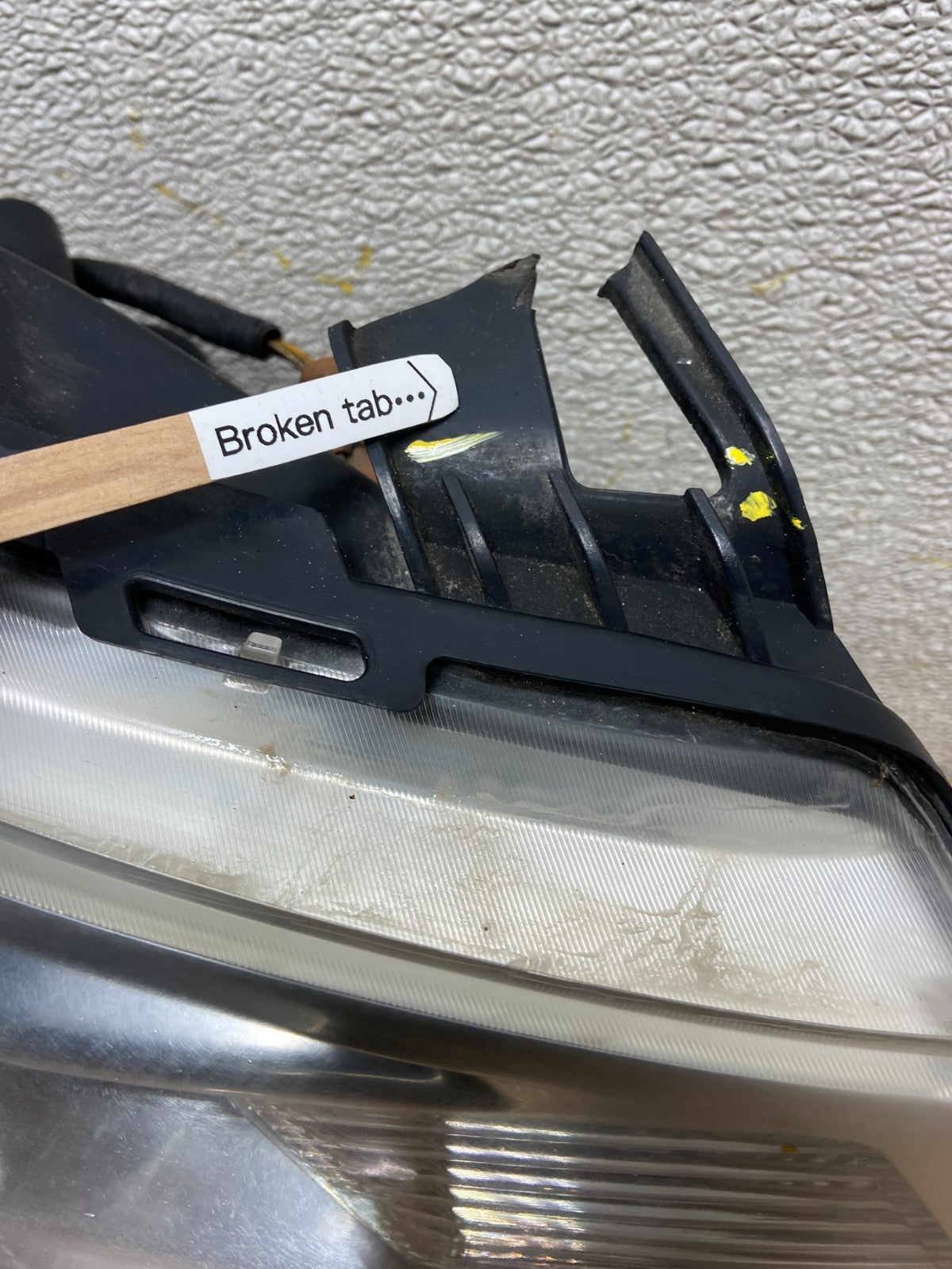 2008 2009 2010 2011 Ford Focus Right Passenger Rh Side Headlight Y1039 DW6