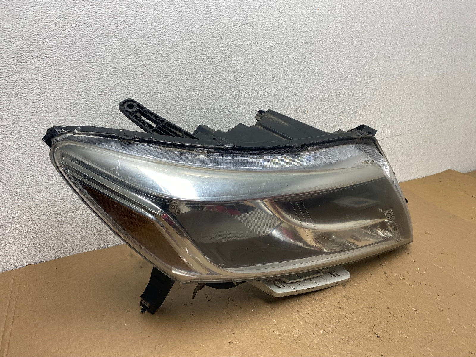 2013 to 2016 Nissan Pathfinder Right Passenger RH Side Headlight AD8028 DW2