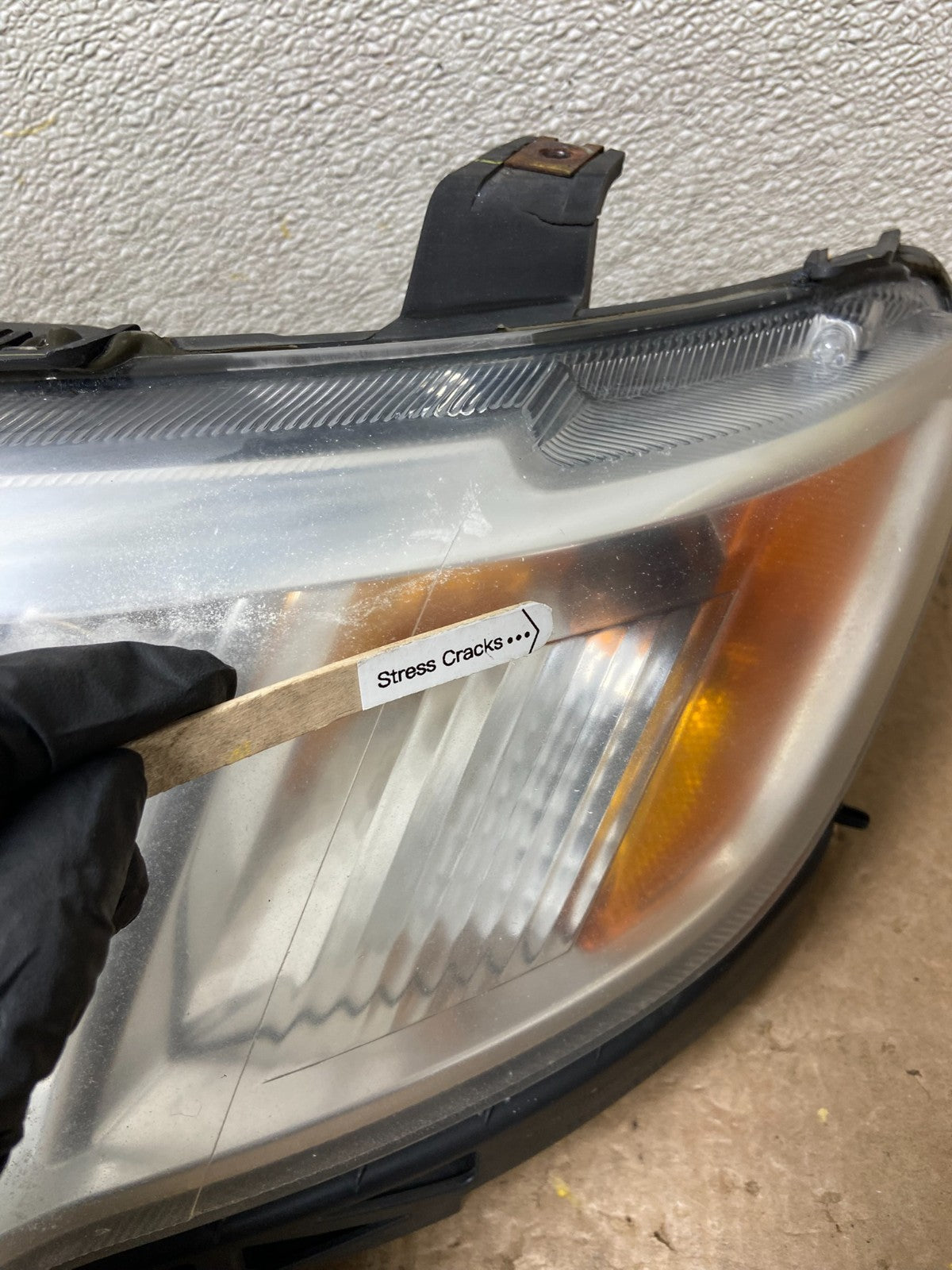 2007 to 2010 Ford Edge Left Driver Side Halogen Headlight AA49474