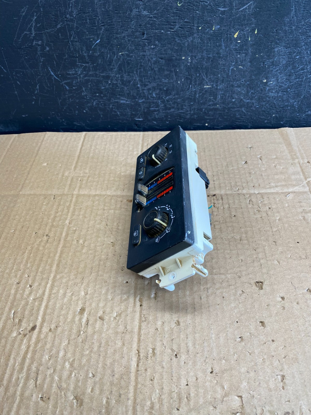 2003 to 2006 Chevrolet Silverado HVAC Heater Climate Control Module AC9527 DG2