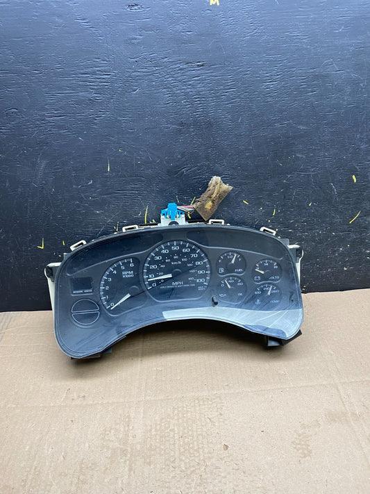 2002 GMC Yukon Speedometer Cluster Gauge Y9990 DG0