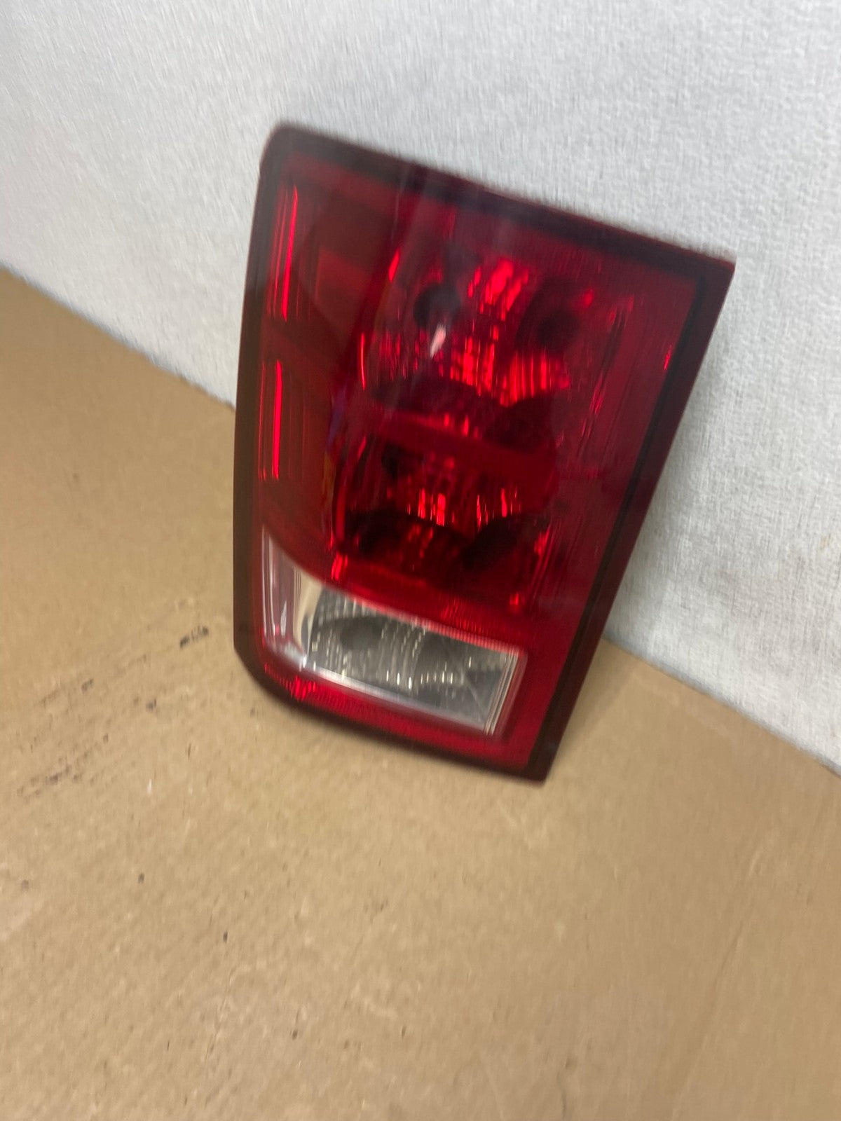 2005 to 2006 Jeep Grand Cherokee Left Driver Side Lh Tail Light AG2017 LK1