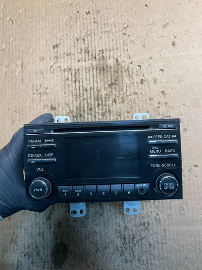 2011 to 2012 Nissan Rogue AM FM XM Radio CD Player Screen Receiver W1506 DG0