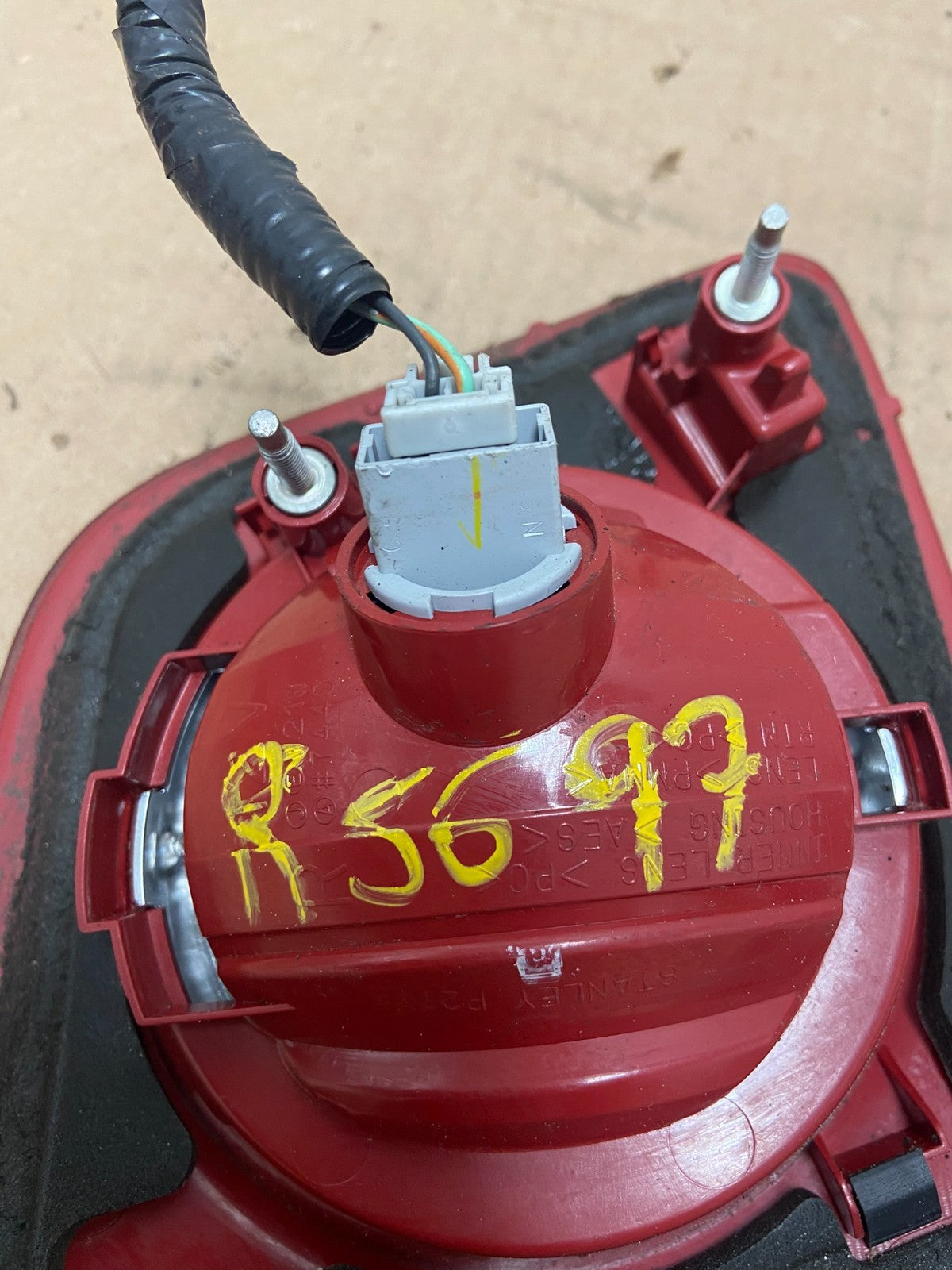 2004 2005 2006 Mazda 3 Sedan Right Passenger RH  Side Tail Light inner R5697 DW6