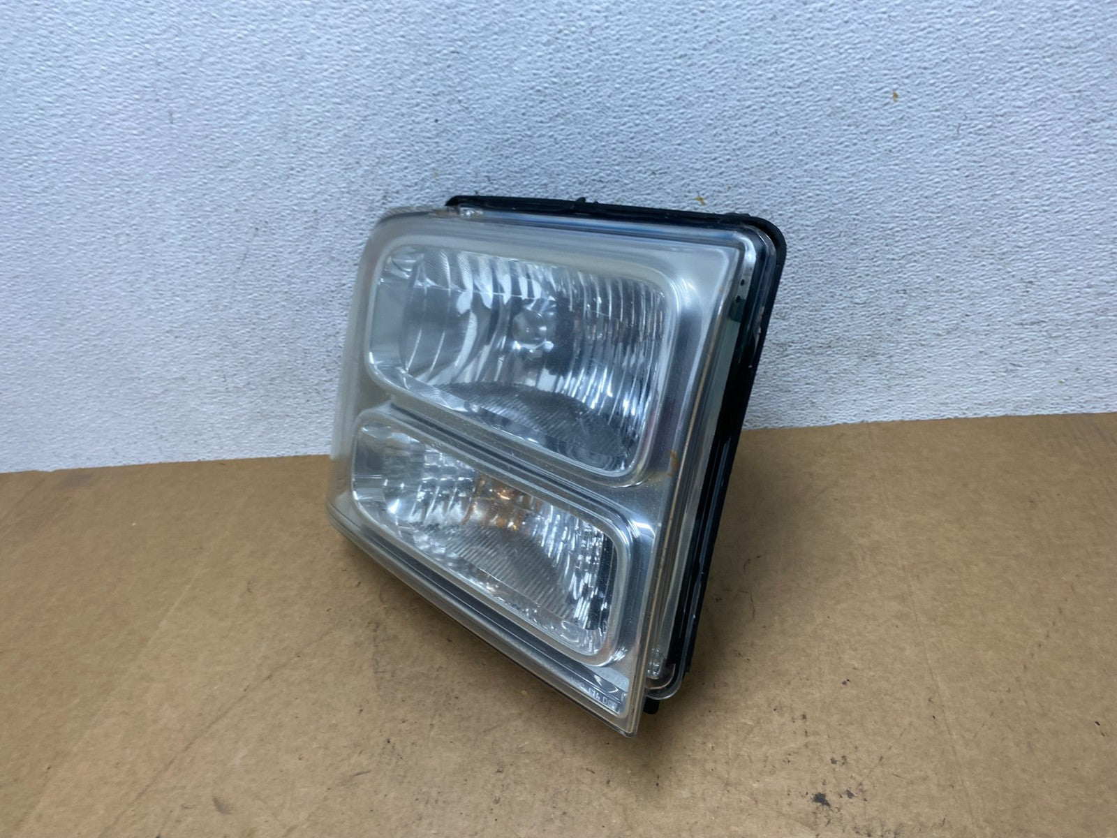 2005-2007 Ford F-250 F250 Super Duty Right Passenger RH Side Headlight AE3180 DW1