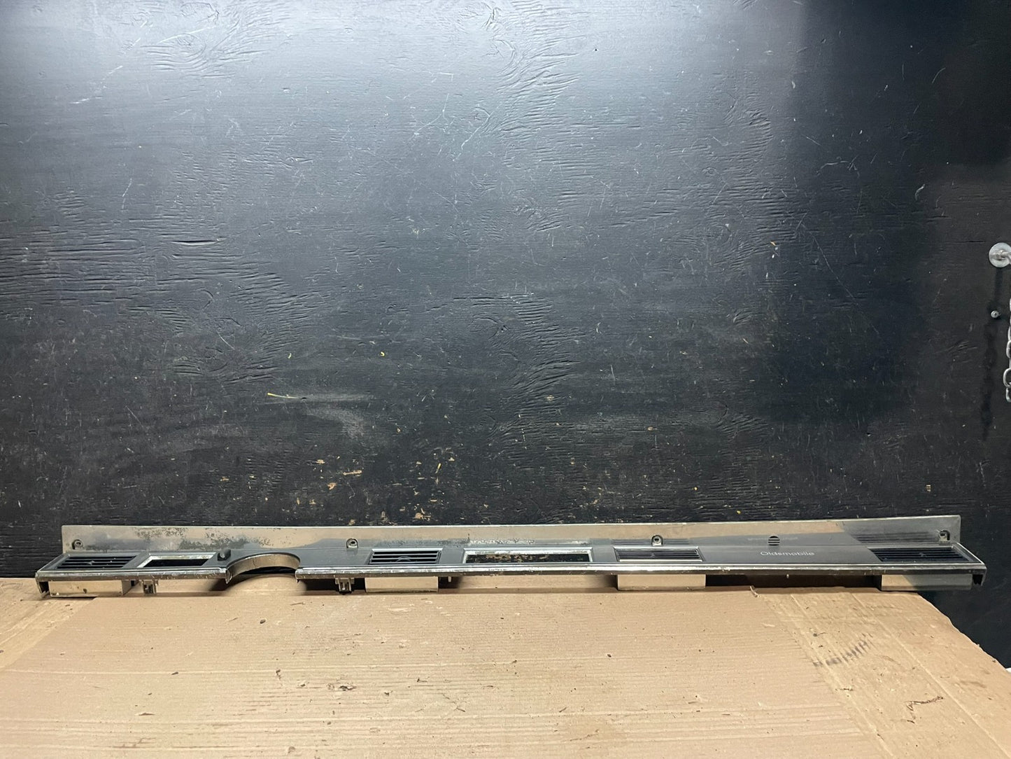 1987 - 1988 Oldsmobile Delta 88 Dashboard Center Trim Panel U7837 DG3