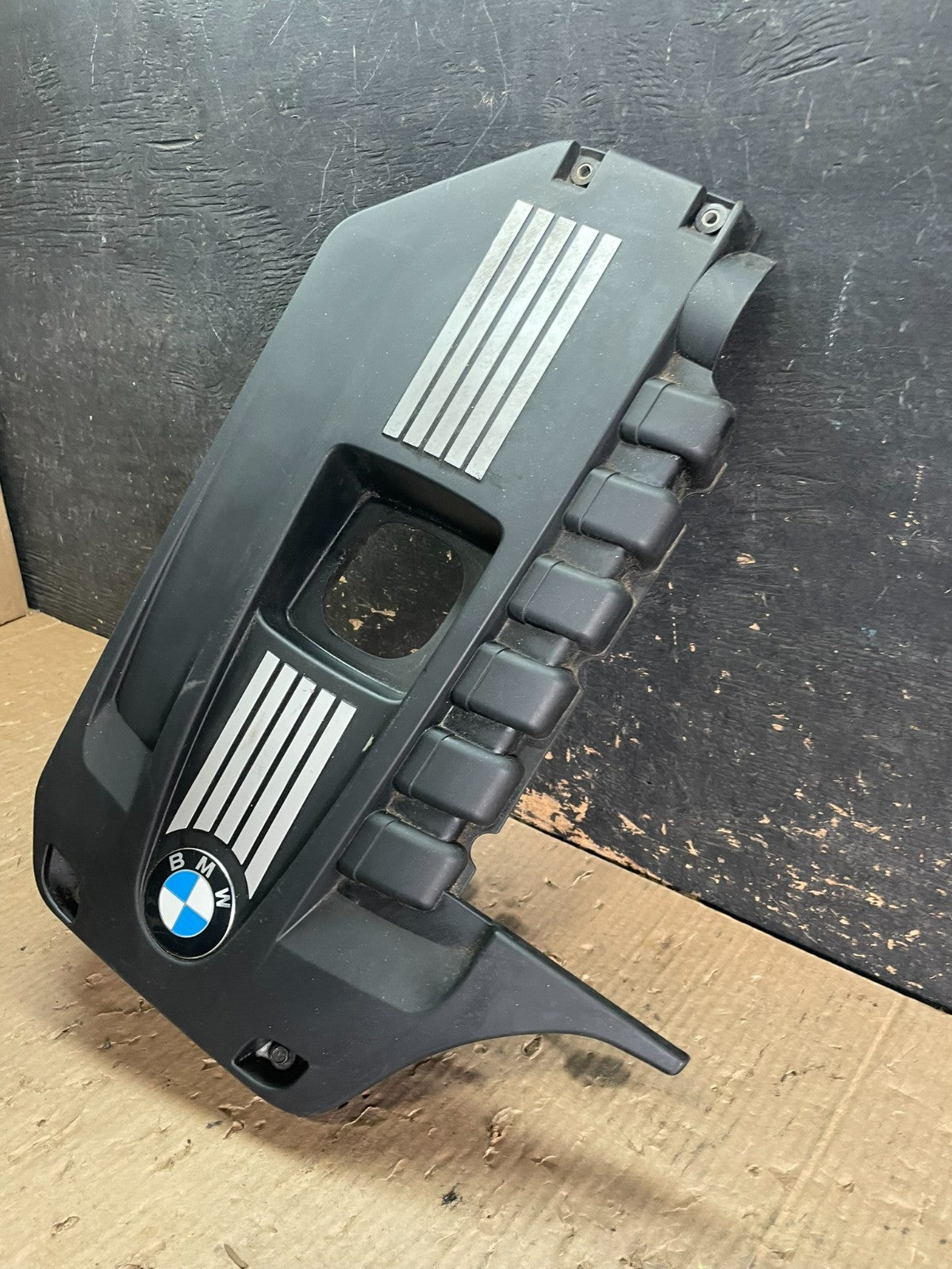 2009 to 2011 BMW 328i 528i  Plastic Engine Cover Shield OEM  Z3383 DG2