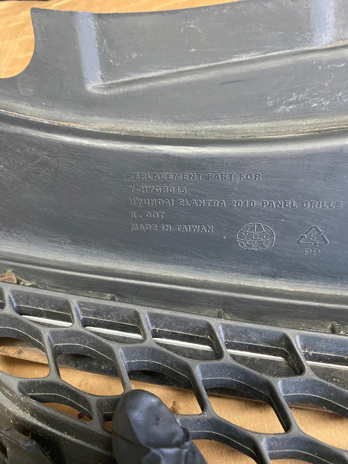 2009-2012 Hyundai Elantra Touring Wagon Front Upper Grill Grille S0389 DG9