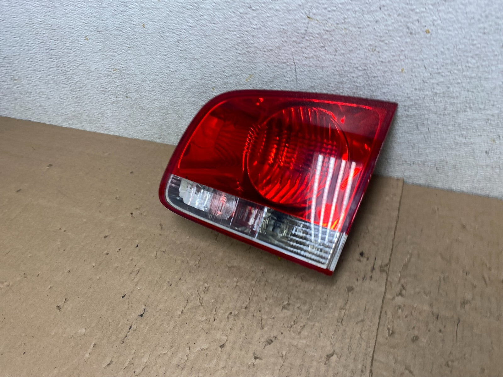 2004-2007 Volkswagen Touareg Right Passenger Rh Inner Tail Light Oem M7133 DW1