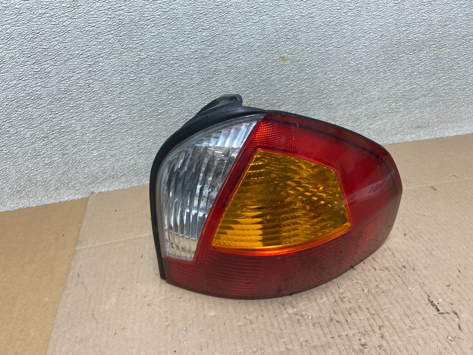 2001 2002 2003 2004 Hyundai Santa Fe Right Passenger Rh Side Tail Light Z3762 DW0