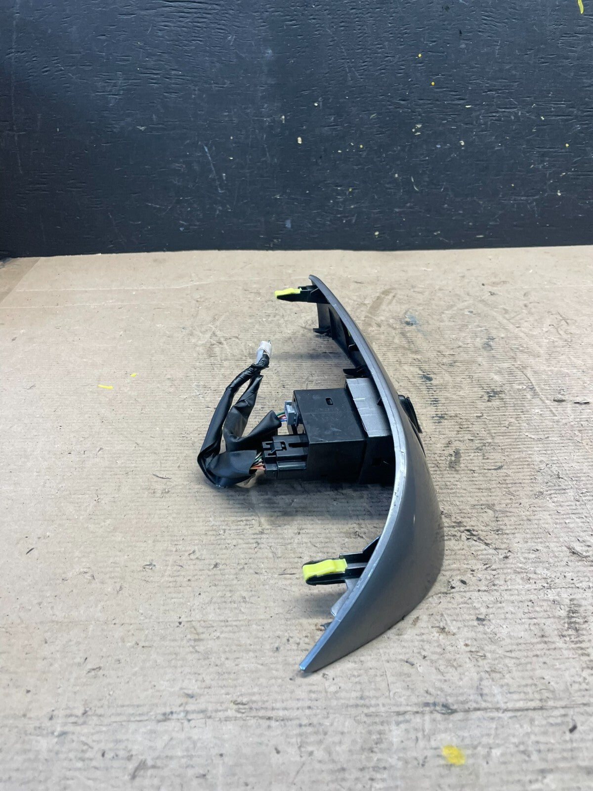 2004 to 2010 Toyota Sienna Right Side Radio Switches Bezel Trim T5802 DG3