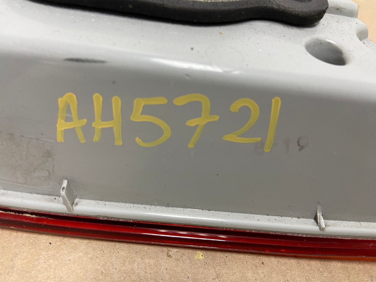 2009-2011 Hyundai Genesis Sedan Right Passenger Inner Tail Light AH5721 LK6