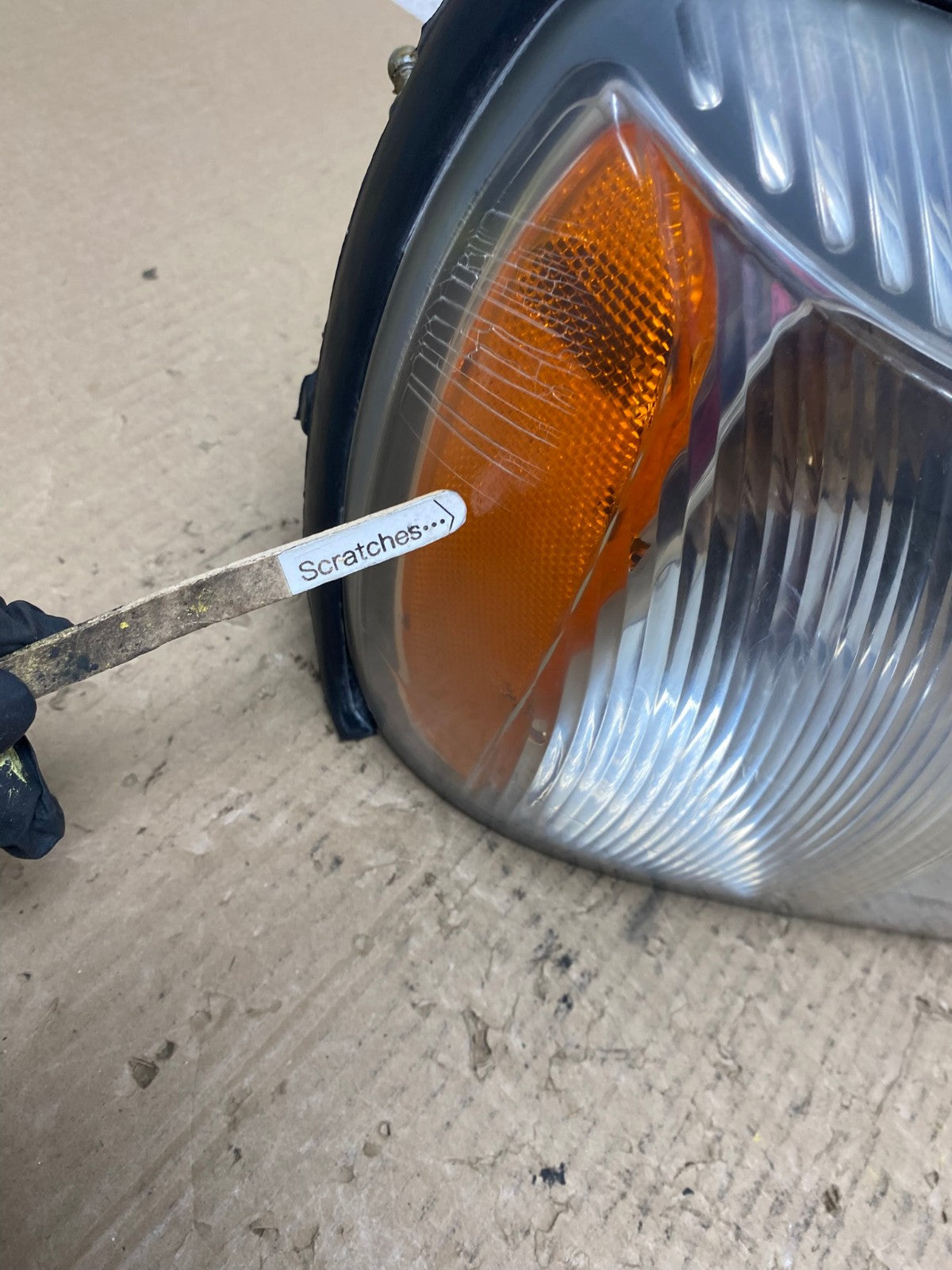 2000 to 2005 Cadillac Deville Right Passenger RH Side Headlight AE7132 LK3