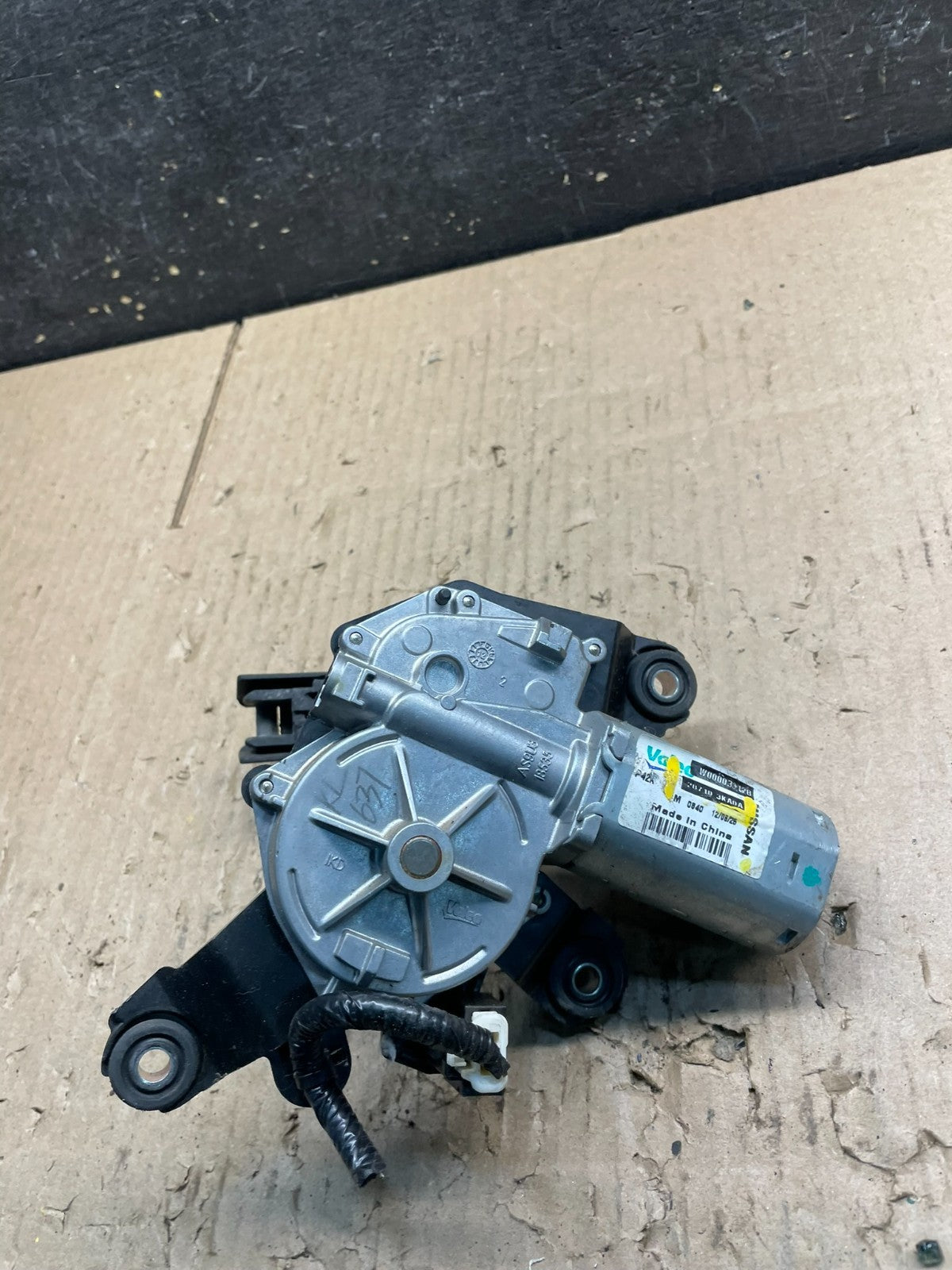 2013-2016 Nissan Pathfinder Back Door Rear Wiper Motor Wiper Blade V8837 DG5