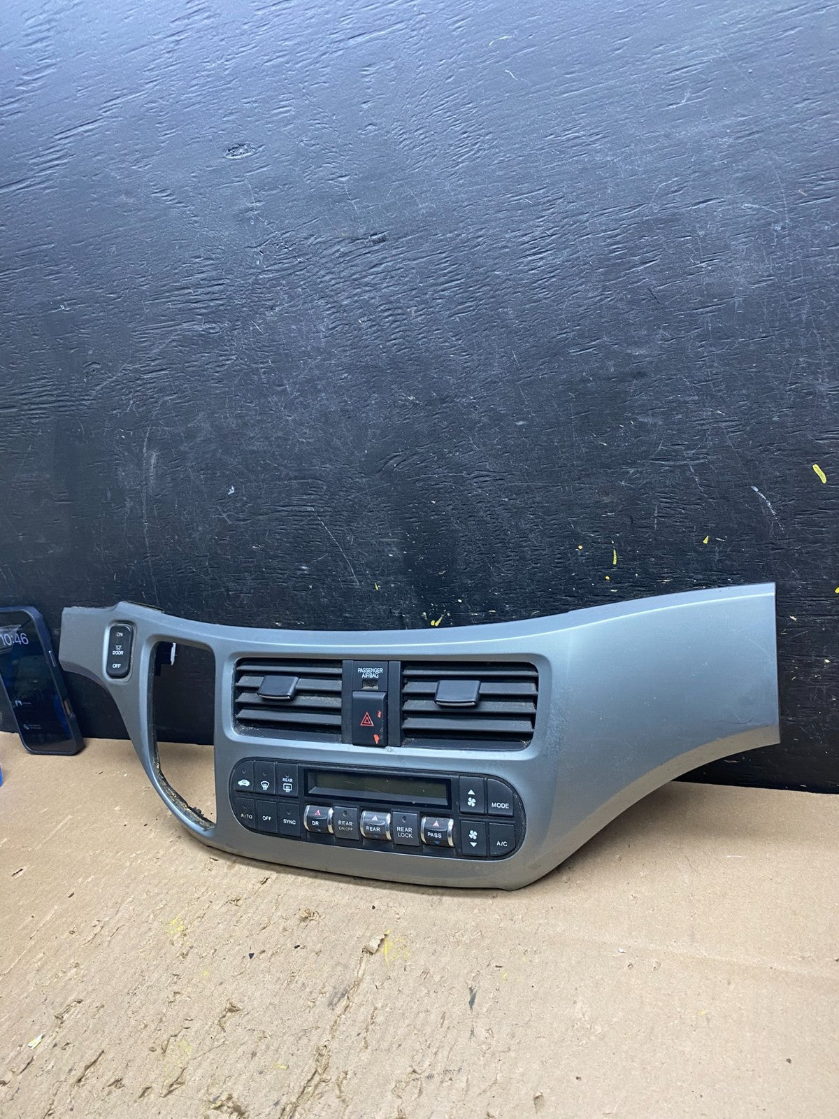 2005 to 2010 Honda Odyssey Radio Climate Control Dash Trim Bezel T8514 DG2