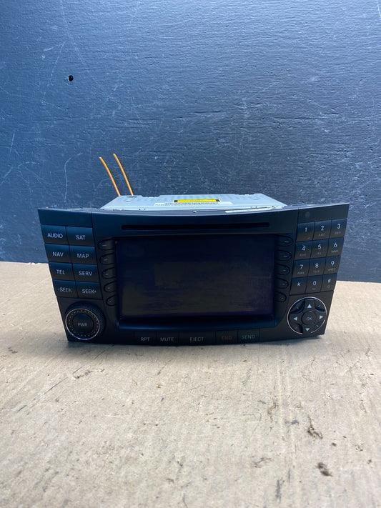 2008-2010 Mercedes Benz R320 R350 Radio Screen Navigation Display ah4680 DG0