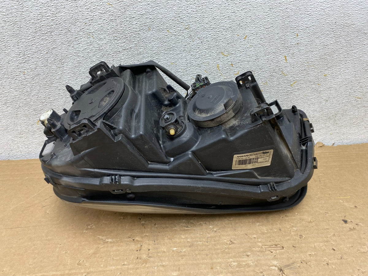 2003 to 2013 Volvo XC90 Right Passenger Rh Side Headlight Halogen AH9002 DW7