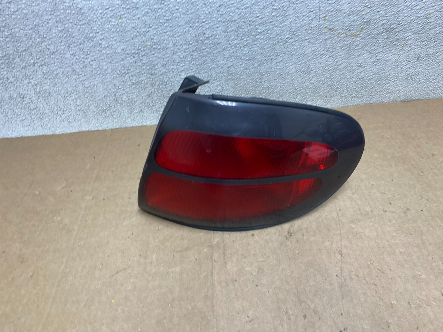 1998 to 1999 Ford Taurus Wagon Right Passenger RH Side Tail Light OEM W8605 DW0