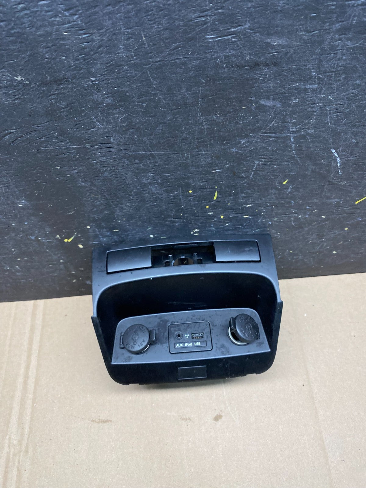 2011-2013 Kia Sorento Center Seat Heater Switches Aux USB Power Outlet R8730 DG0