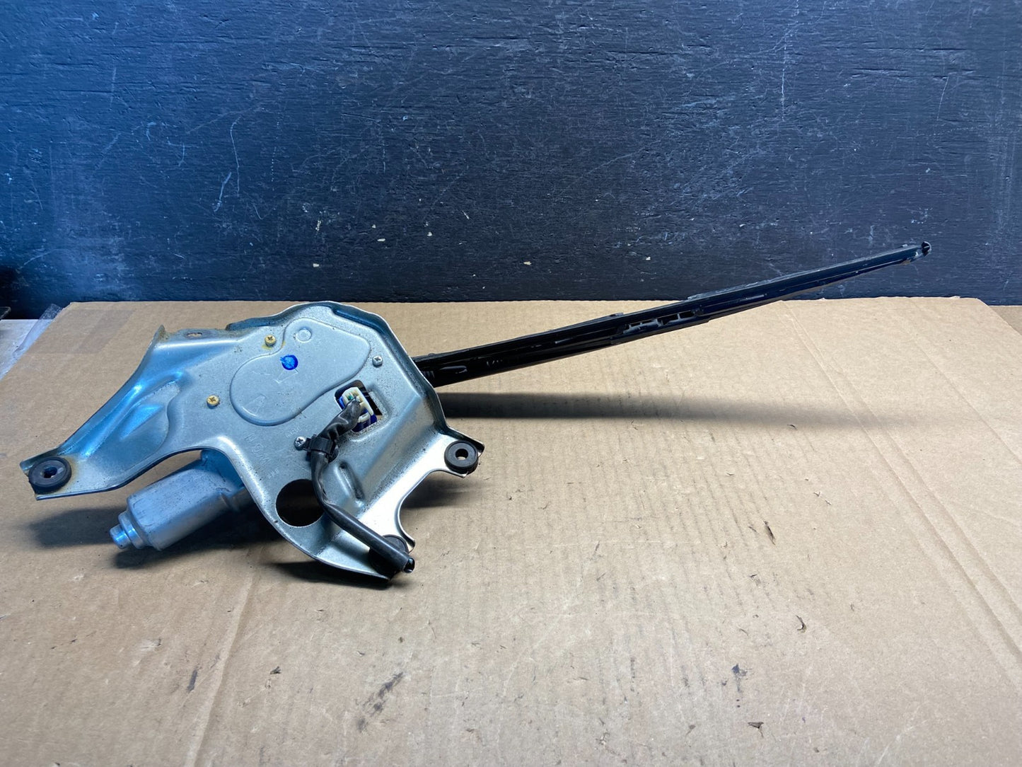 2010 to 2014 Subaru Legacy Outback Rear Windshield Wiper Motor AG14985