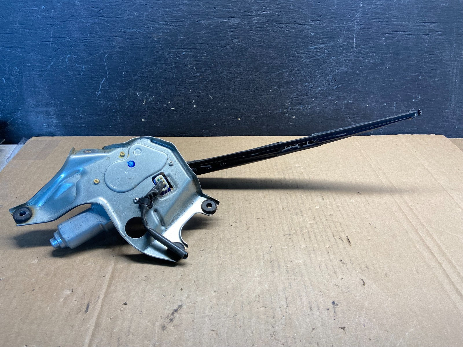 2010 to 2014 Subaru Legacy Outback Rear Windshield Wiper Motor AG14985