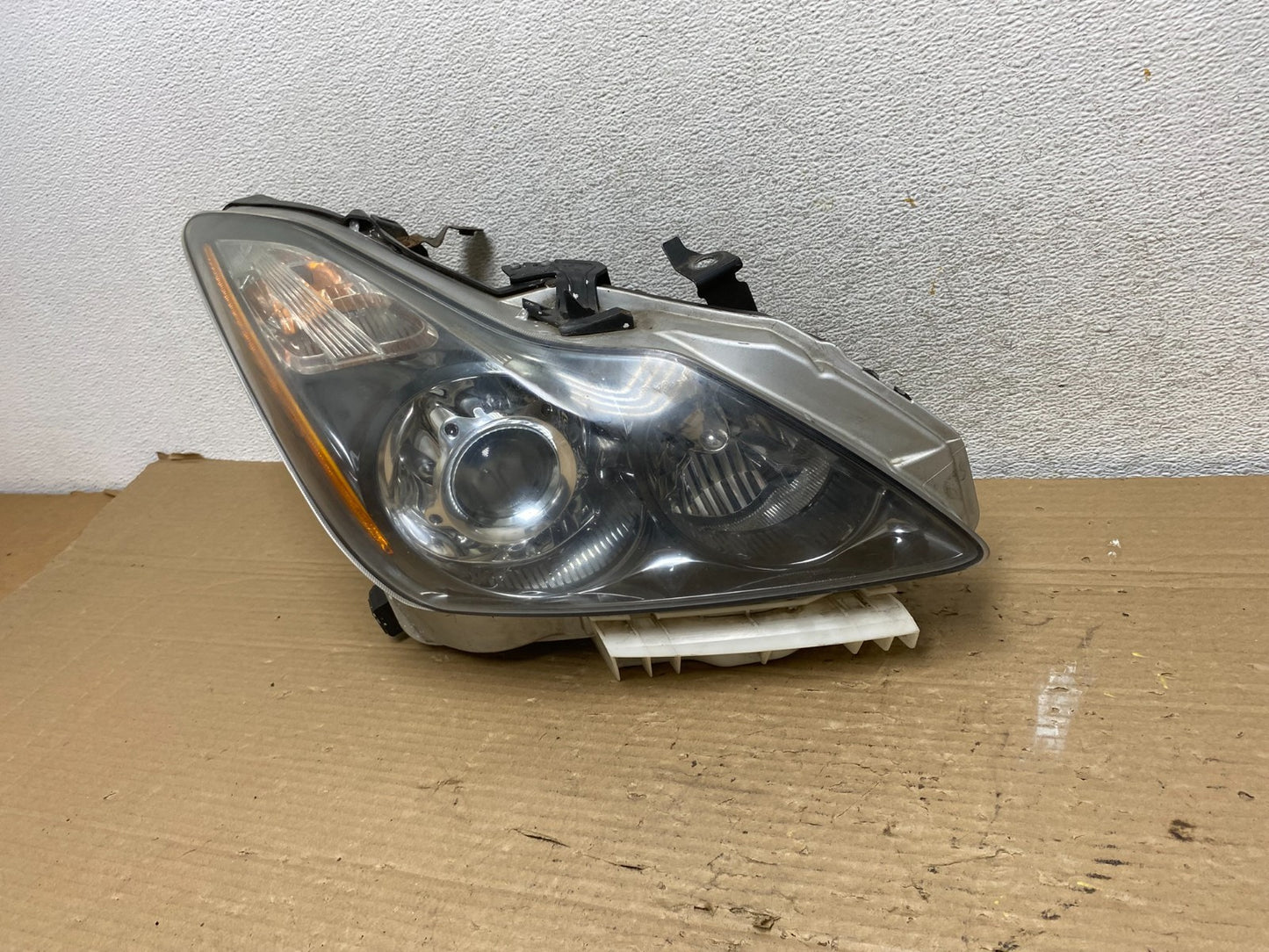 2008 to 2010 Infiniti G37 Coupe RH Right Side Xenon HID Headlight AG9105 DW2
