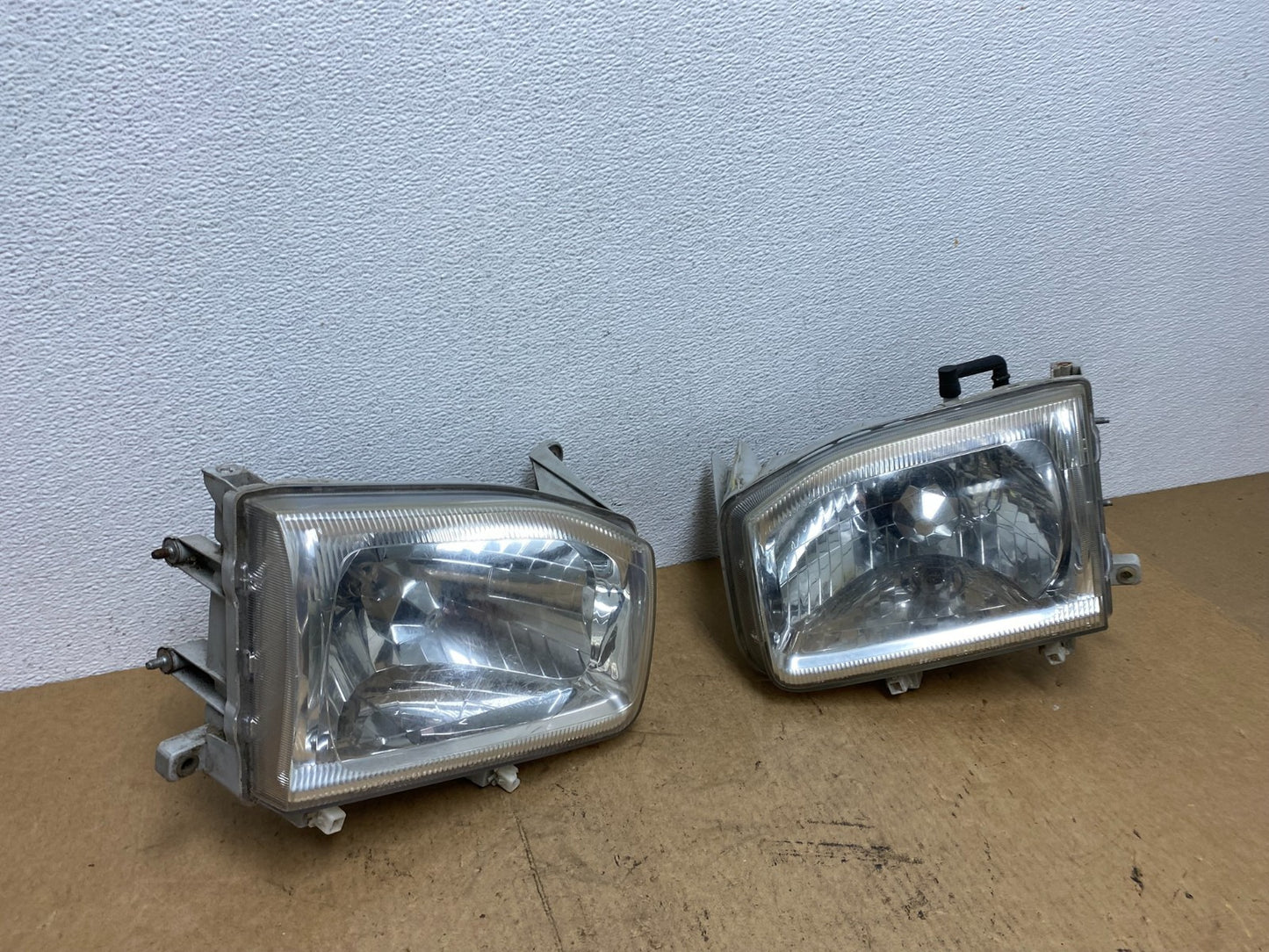 1999-2004 Nissan Pathfinder Left+Right Side Set Halogen Headlights AC3323 DW2