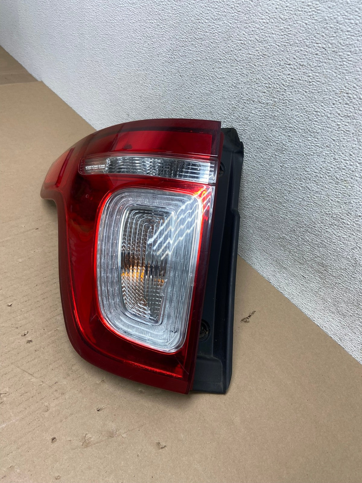 2011 2012 2013 2014 2015 Ford Explorer Left Driver LH Side Tail light AG6666 LK1