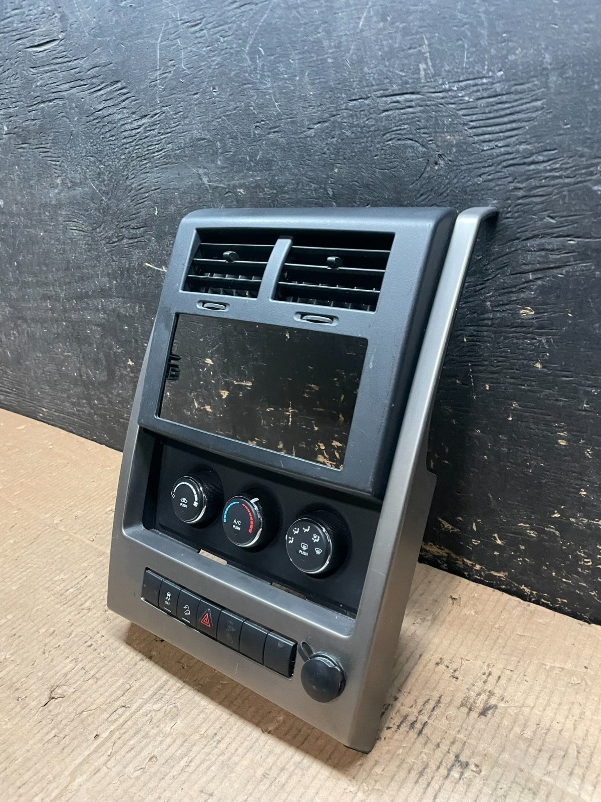 2008 to 2012 Jeep Liberty Dash Climate Temperature Control Radio Bezel Y6229 DG2