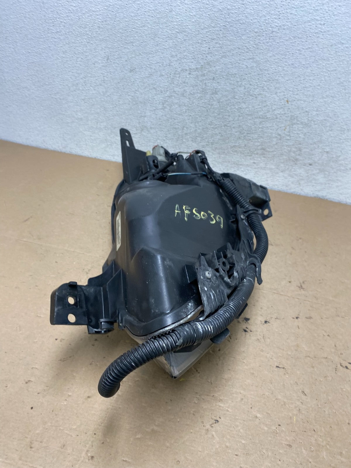 Sedan 2007 to 2009 Nissan Altima Right Passenger Halogen Headlight AF5039 DW9