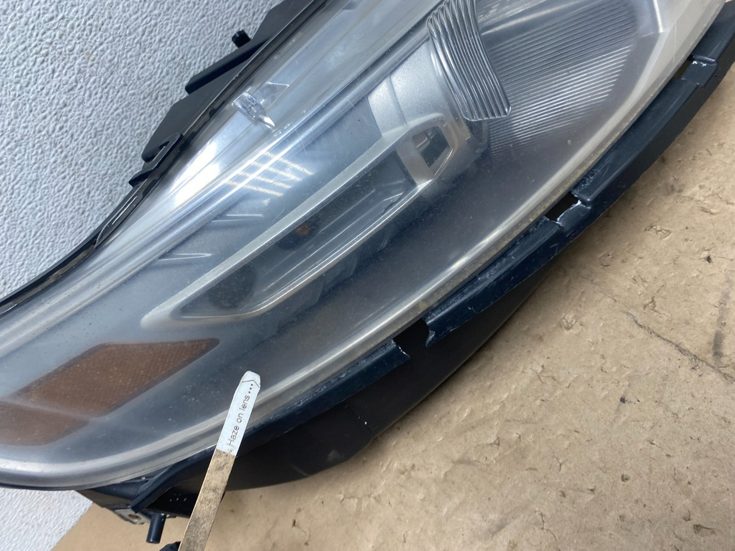 2013 to 2019 Ford Taurus Right Passenger RH Side Headlight Halogen AG5552 DW4