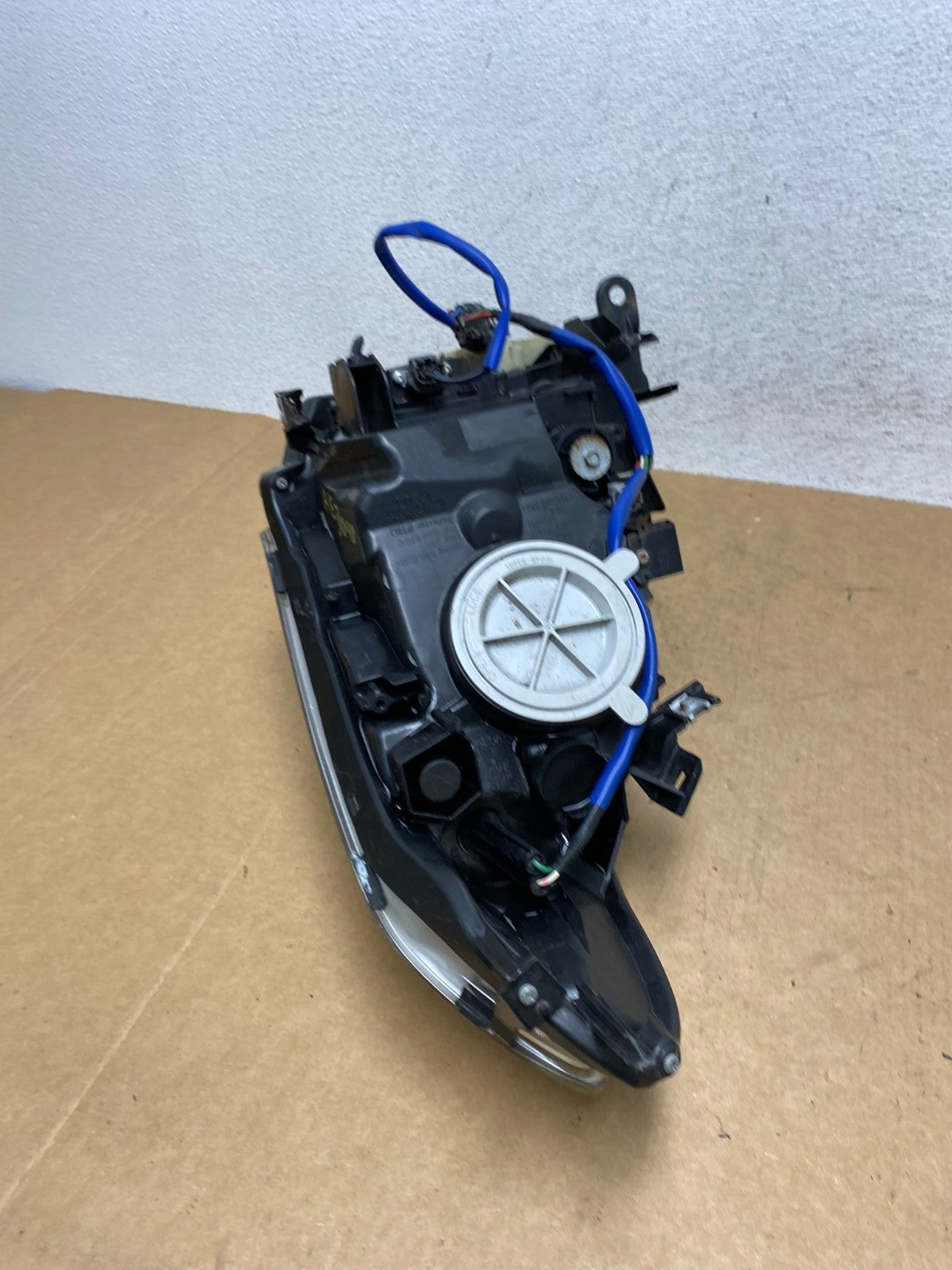 2010-2012 Infiniti G37 Right Passenger Side Xenon HID Headlight AE3040 DW7