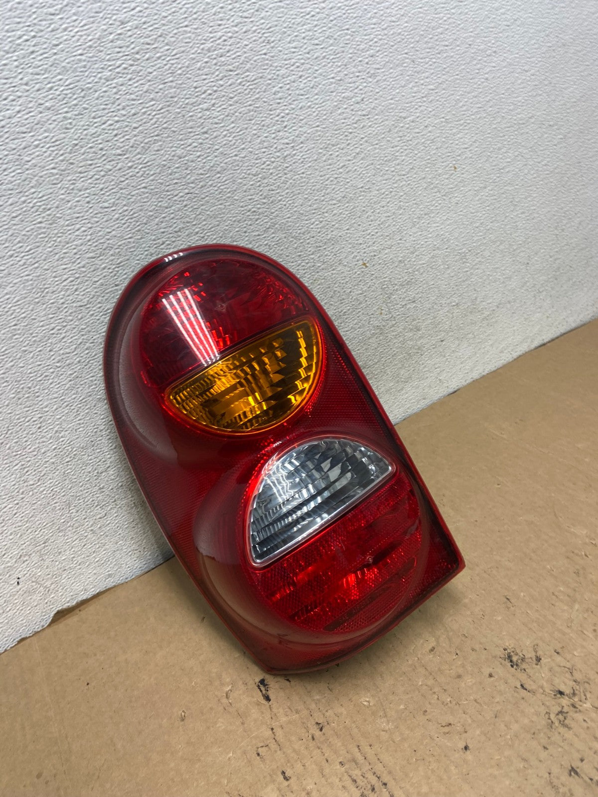 2002 2003 2004 Jeep Liberty Left Driver LH Side Tail Light AG2109 LK2