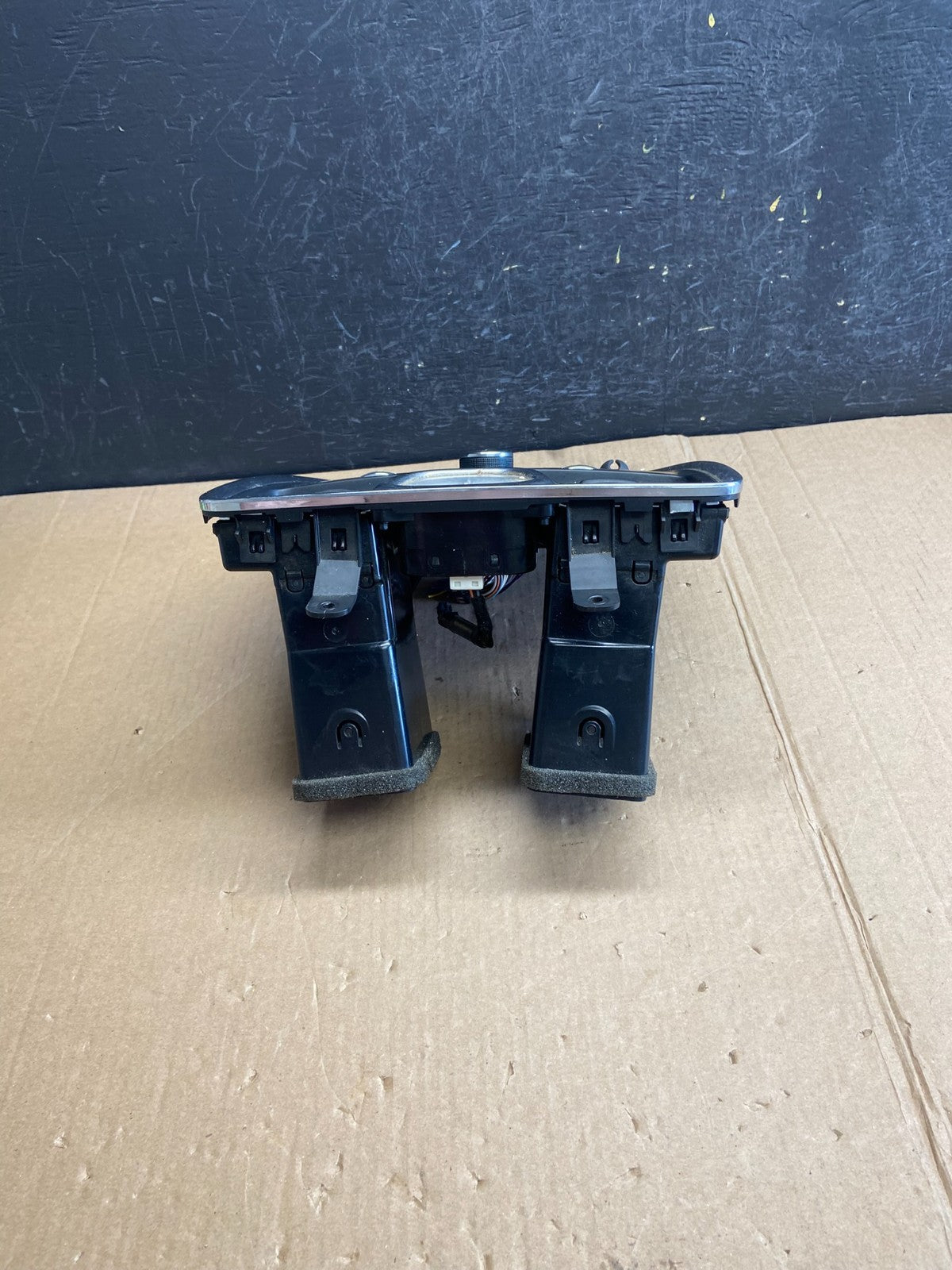 2011-2016 Chrysler Town Country Climate Control Panel Center Dash Trim AE4397 DG3