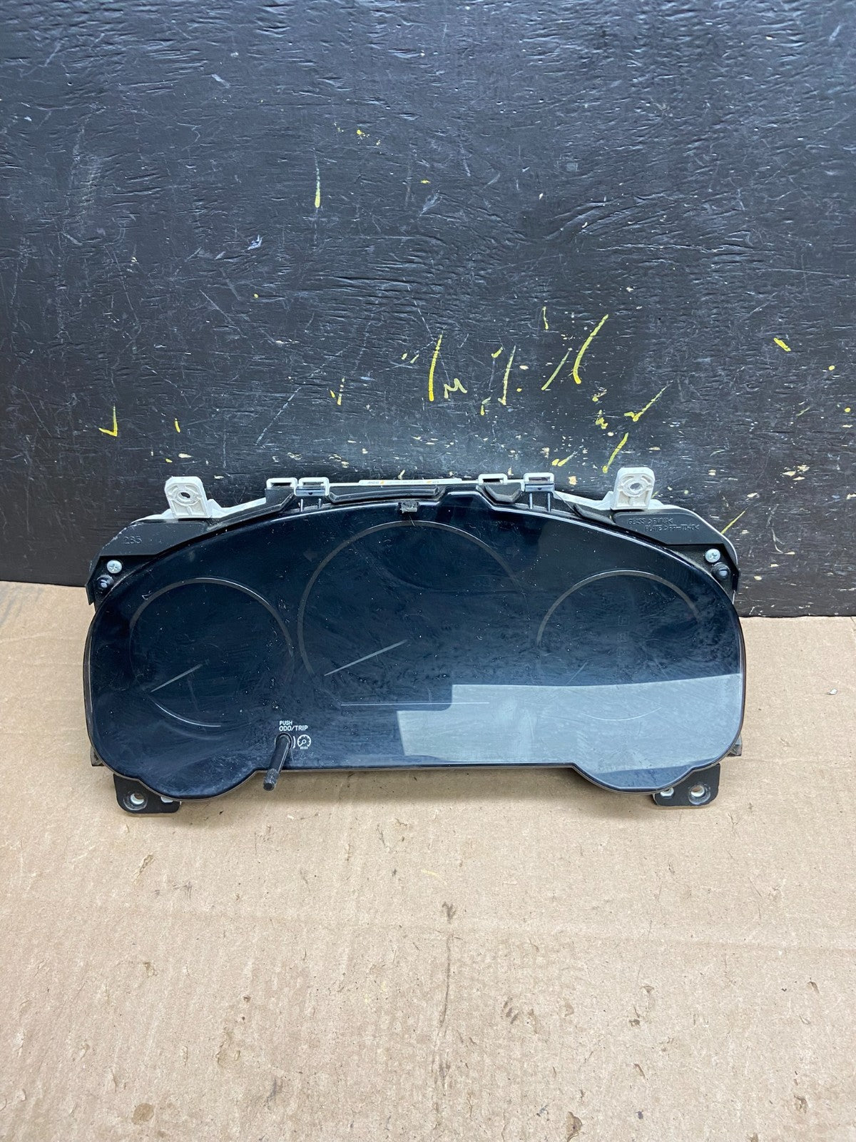 2006  Toyota Sienna Speedometer Cluster Gauge Z0270 DG0