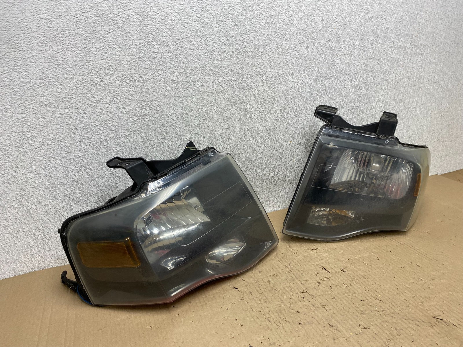 2007 - 2014 Ford Expedition Left+Right Side Headlights Halogen AF2828 DW2