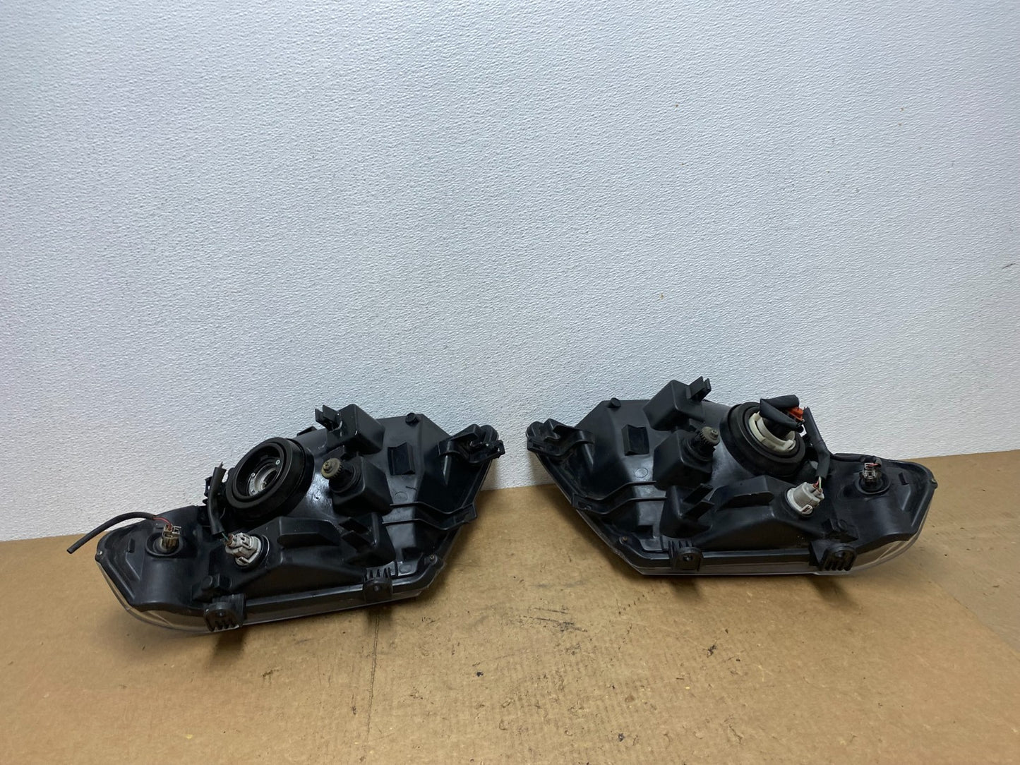 2008 to 2012 Nissan Pathfinder Halogen Headlight Left+Right Set AC3580 DW7
