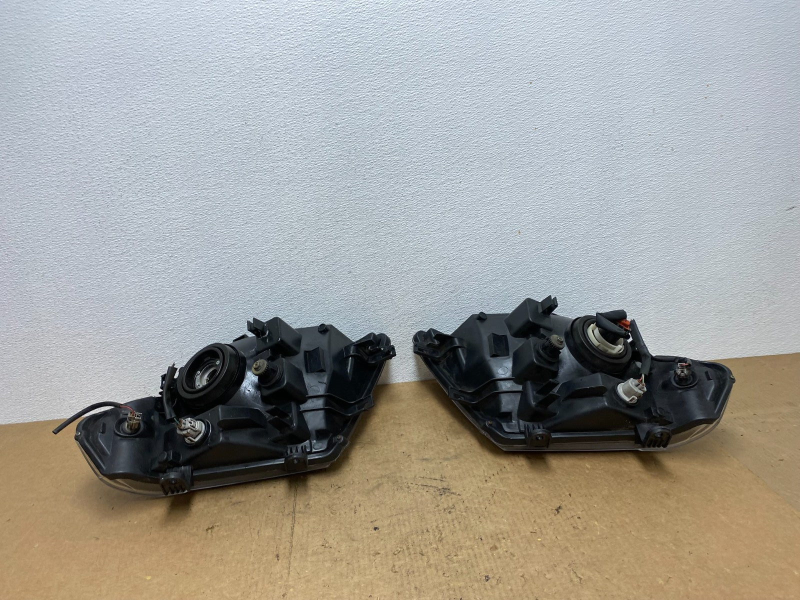 2008 to 2012 Nissan Pathfinder Halogen Headlight Left+Right Set AC3580 DW7