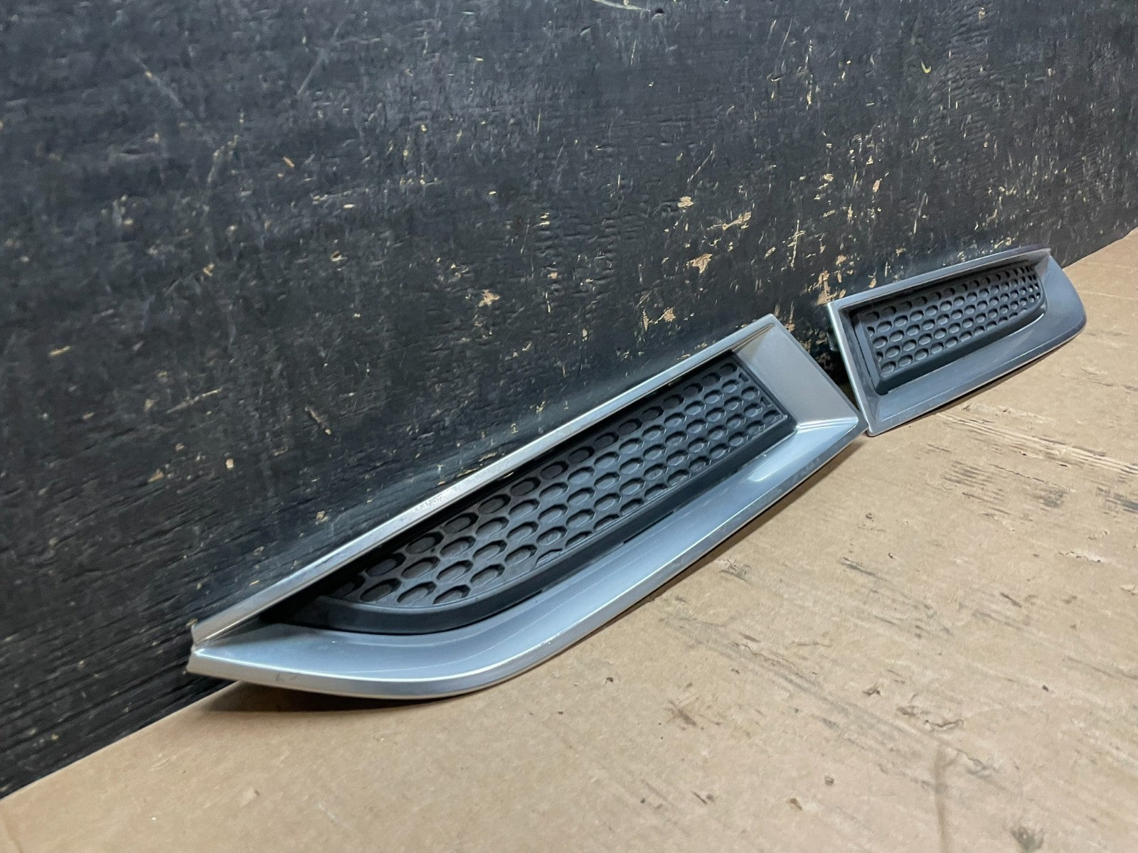 2013 to 2016 GMC Acadia Right+Left Set Upper Bumper Grille Cover OEM Z6002 DG1