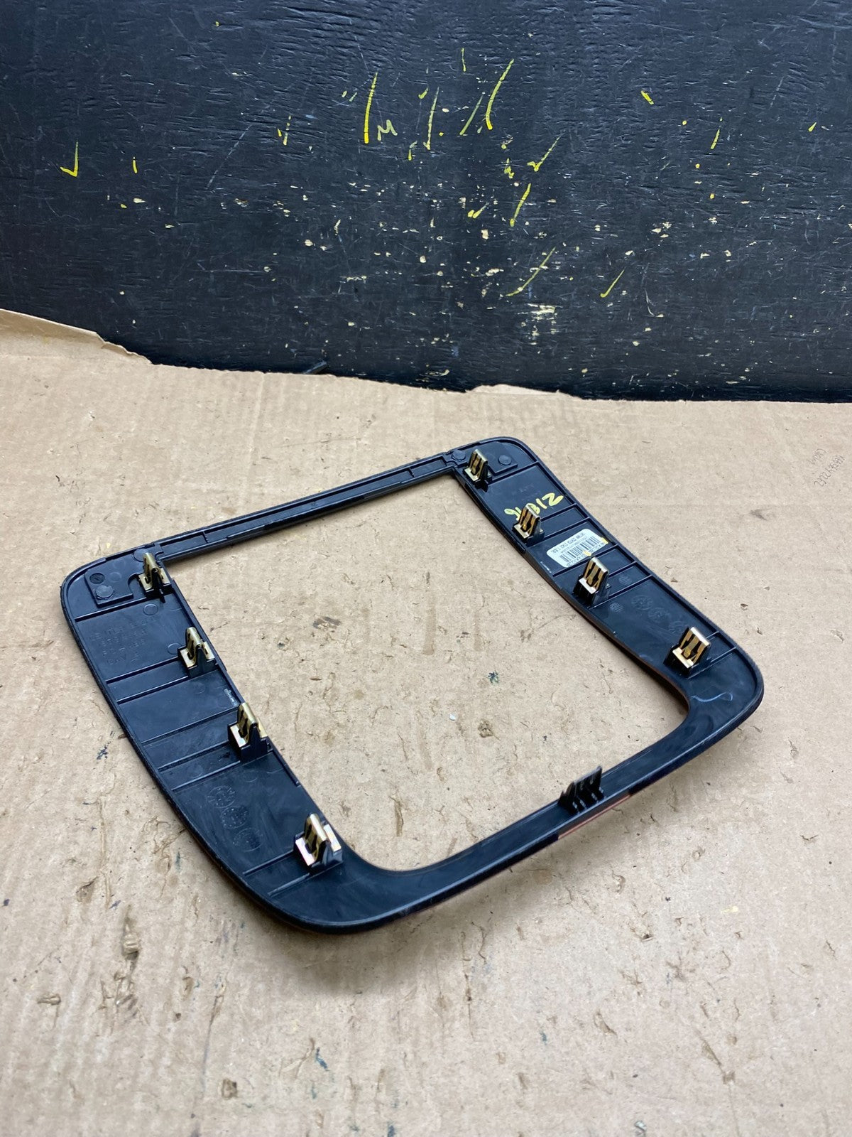 2007-2014 GMC Yukon Tahoe Center Dash Radio Bezel Pedal Traction Trim Z1846 DG4