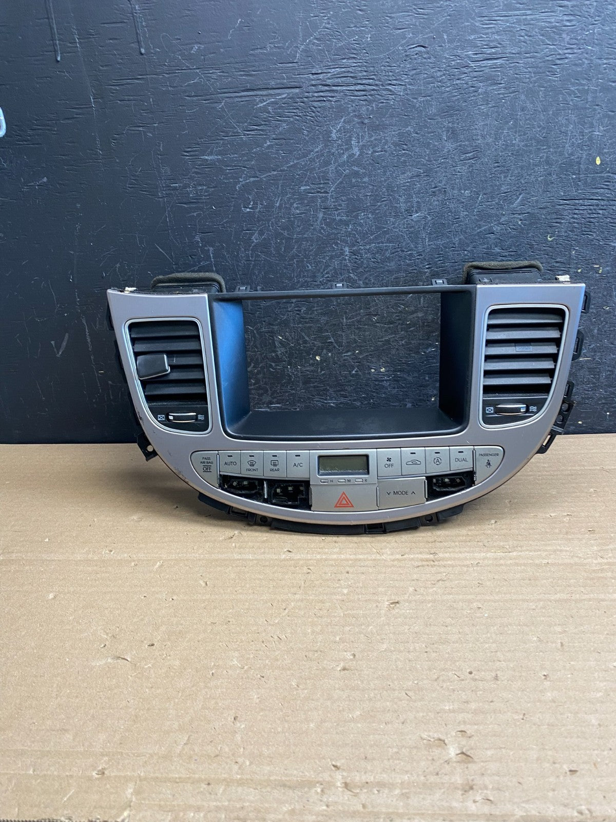 2009 to 2014 Hyundai Genesis A/C Heater Temperature Climate Control OE AG0167 DG0