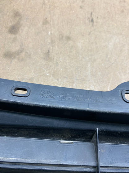 2011 to 2013 Mini Cooper Clubman Front Bumper Center Grille Grill L3908 DG11